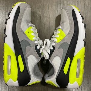 Womens size 8.5 Nike Air max 90 hardly worn